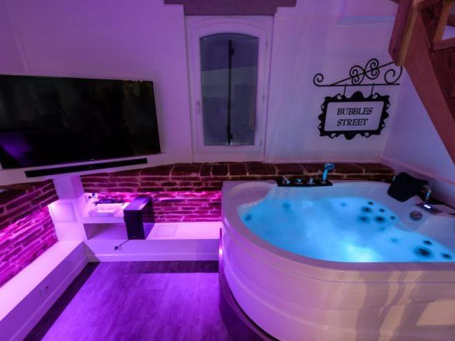 Belberaud L'Antre Vue - Jacuzzi Au Chateau מראה חיצוני תמונה