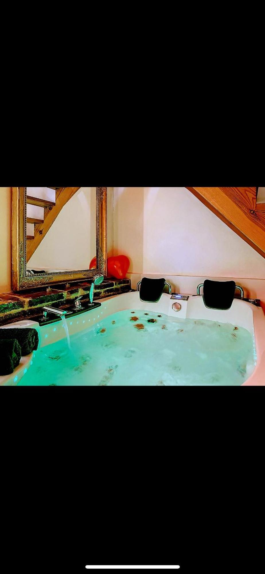 Belberaud L'Antre Vue - Jacuzzi Au Chateau מראה חיצוני תמונה